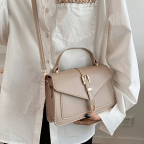 Bolsa Tiracolo Casual – Design Quadrado com Detalhes Dourados